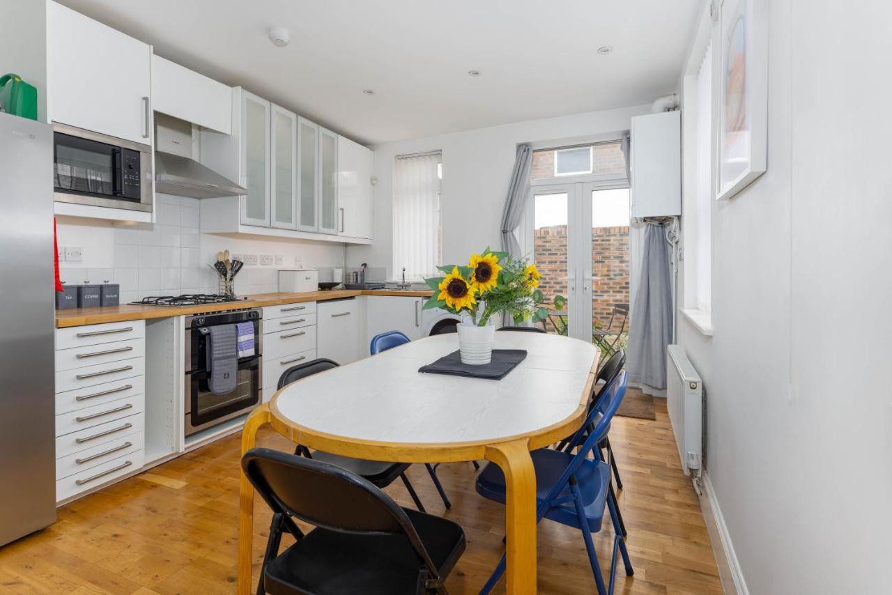 Air Host & Stay - Rockfield House - Sleeps 8 Liverpool Esterno foto