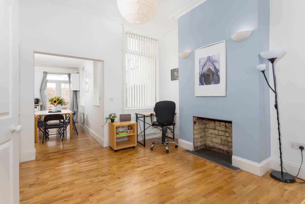 Air Host & Stay - Rockfield House - Sleeps 8 Liverpool Esterno foto