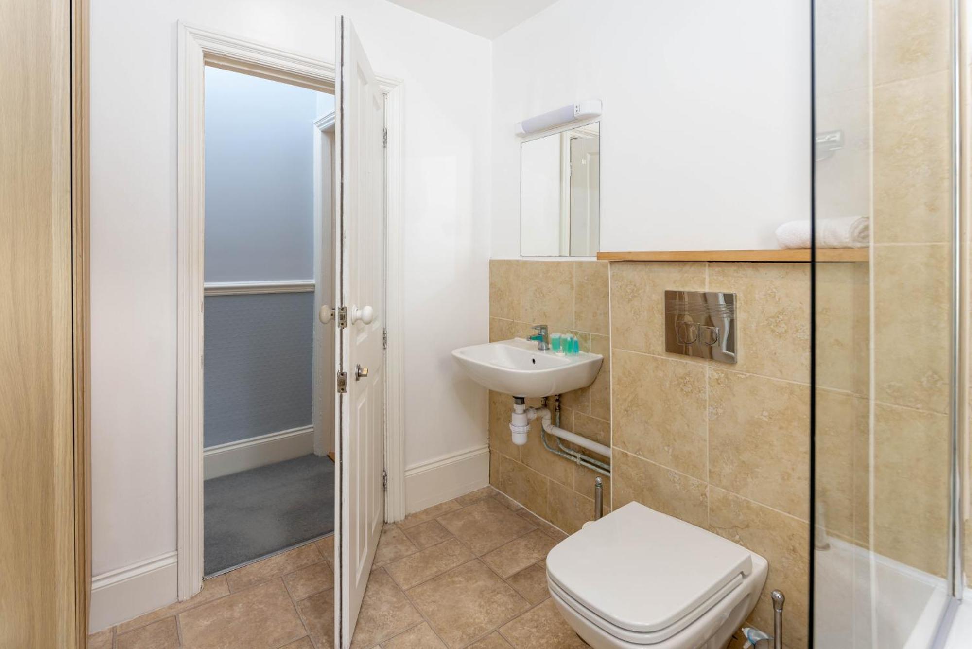 Air Host & Stay - Rockfield House - Sleeps 8 Liverpool Esterno foto